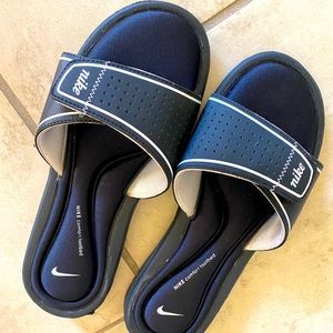 Nike Black Memory Foam Flip Flops